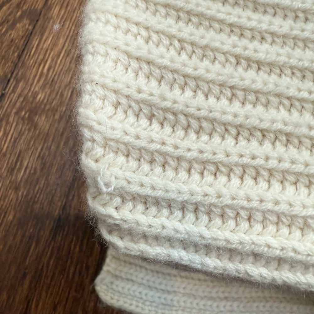 Banana Republic Cream Knit Sweater - Picture 5 of 5